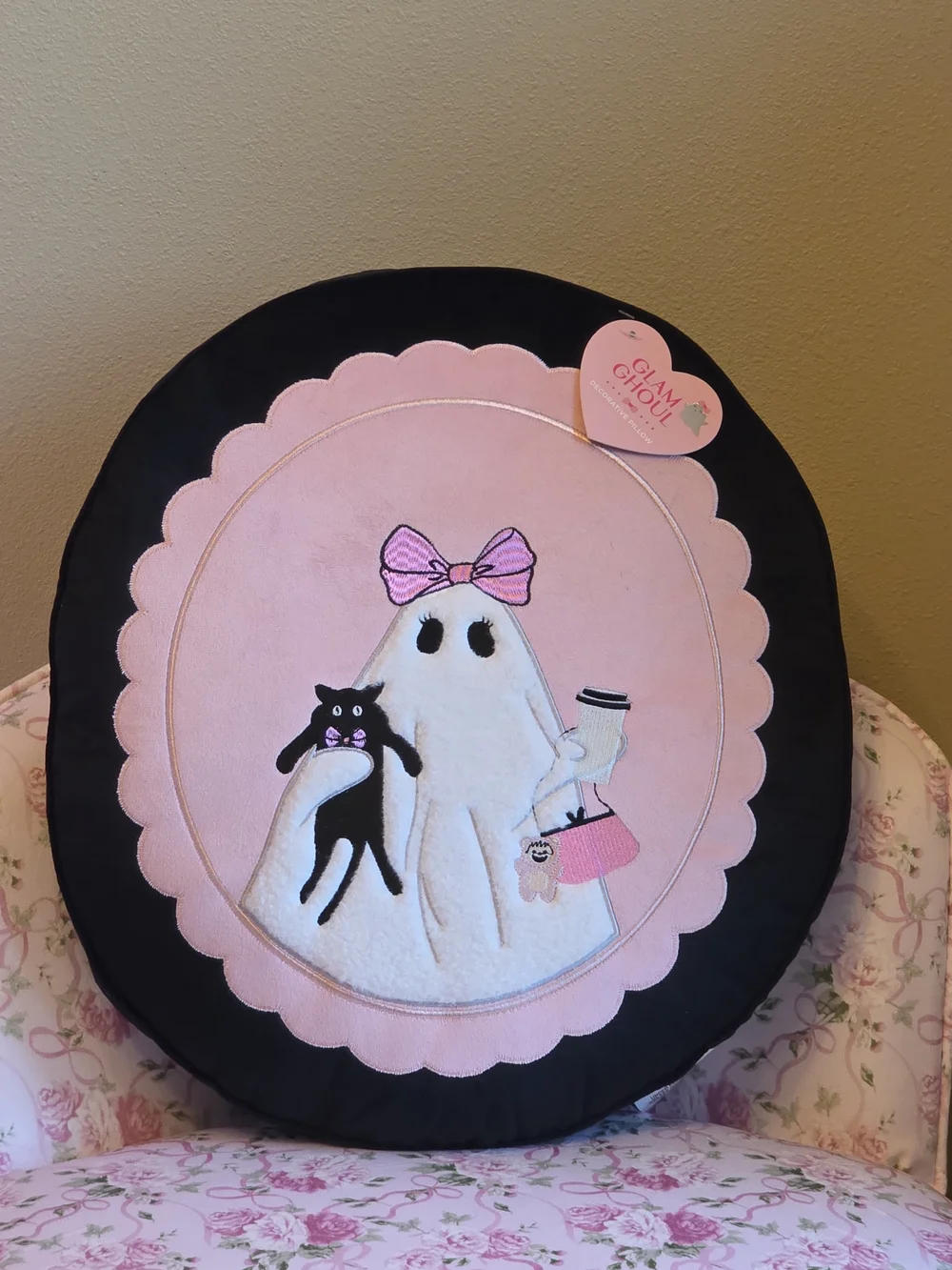 Halloween Pink/Black Coquette Ghost Holding Cat Round Pillow